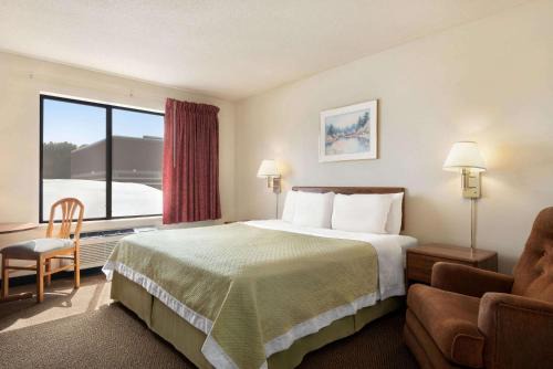 Eagle River Hotel | Days Inn by Wyndham Eagle River