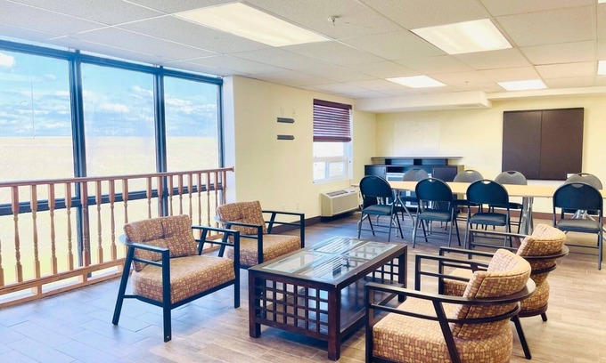 Clairmont Hotel | Days Inn by Wyndham Grande Prairie