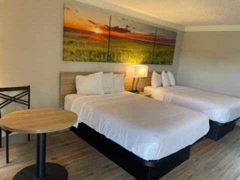 Hillsboro Hotel | Days Inn by Wyndham Hillsboro TX