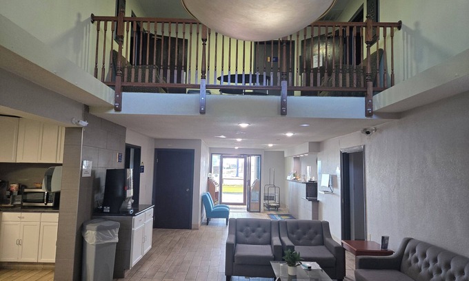 Portage Hotel | Days Inn by Wyndham Portage/Cascade Mountain area