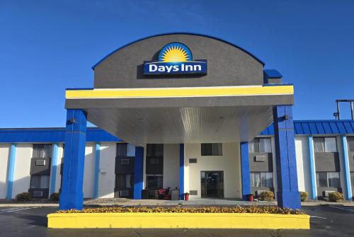 Portage Hotel | Days Inn by Wyndham Portage Cascade Mountain area