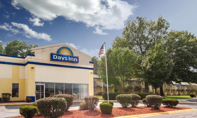 Portage Hotel | Days Inn by Wyndham Portage Indiana Dunes National Park