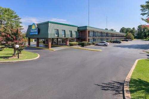 Seneca Hotel | Days Inn by Wyndham Seneca-Clemson