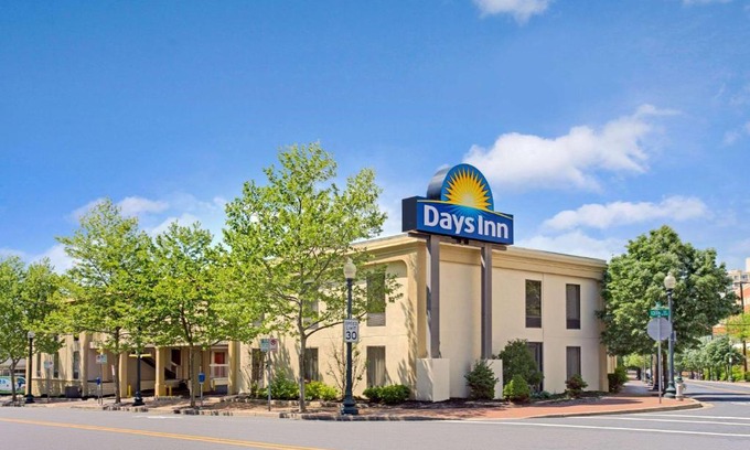 Downtown Hotel | Days Inn by Wyndham Silver Spring