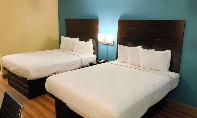 Troy Hotel | Days Inn by Wyndham Troy IL