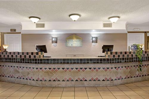 Barrio Hollywood Hotel | Days Inn by Wyndham Tucson City Center