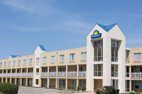 Clive Hotel | Days Inn by Wyndham West Des Moines - Clive