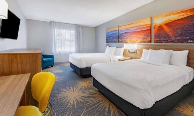 Hollins House | Days inn I81 double bed room