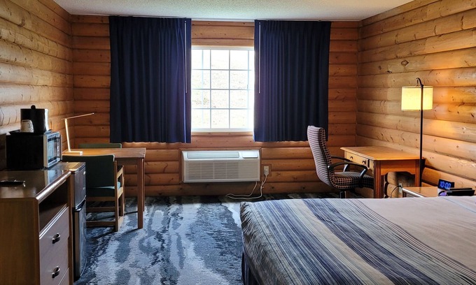 Williamsburg Hotel | Days Inn & Suites by Wyndham Williamsburg IA North