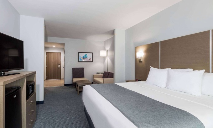 Barker Hotel | Days Inn & Suites by Wyndham Houston NW Cypress