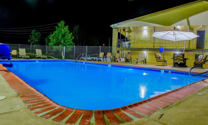 Athens Hotel | Days Inn & Suites by Wyndham Athens Alabama