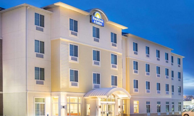 Kearney Hotel | Days Inn & Suites by Wyndham Kearney NE