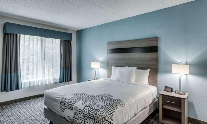 Spokane Hotel | Days Inn & Suites by Wyndham Spokane