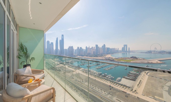 Dubai Marina Apartment | Dazzling 2BR Apt Beachfront w/Sea View