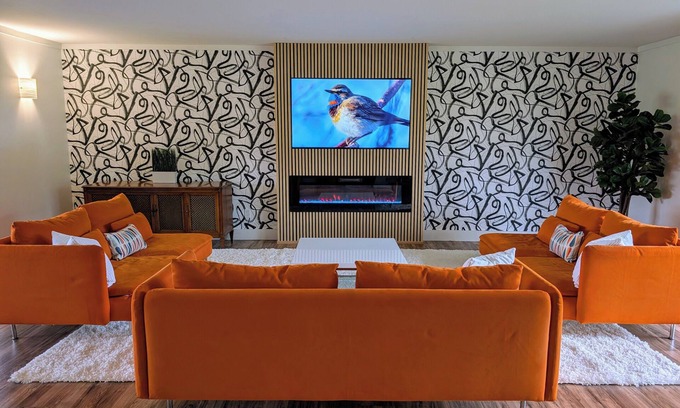 Swan Lake House | Dazzling Design, Hot Tub, Huge Rooms, Privacy, 20 acres