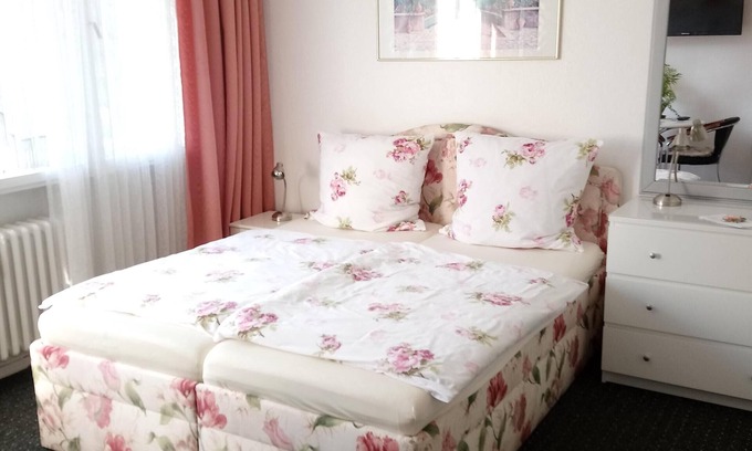 Halensee Apartment | Living on the famous Kurfürstendamm