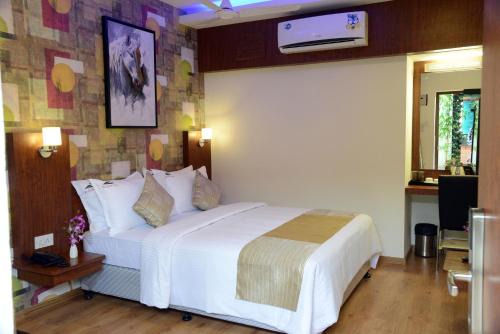 Porur Hotel | De Castle Inn