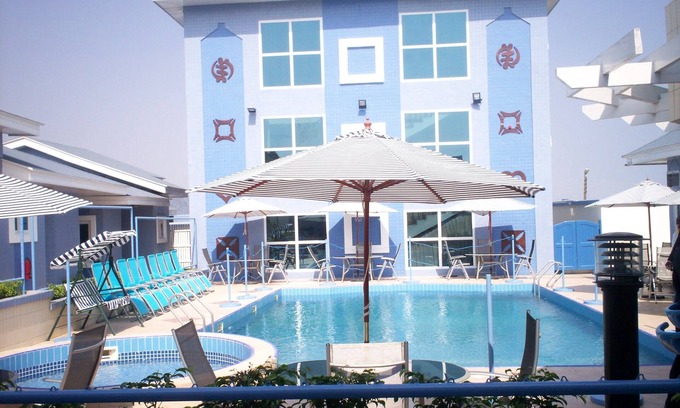 Kokrobite Hotel | De Holiday Beach Hotel