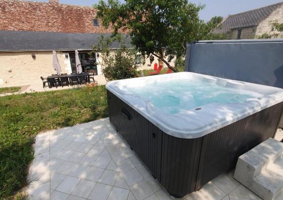 Rivarennes House | de la salle gite 8 personnes à la campagne avec jacuzzi 4 chambres 3 WC