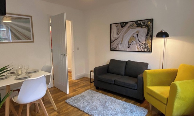 Bedford Apartment | De Parys Self Catering Flat 2 in Bedford