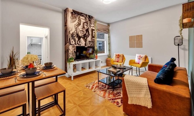 Selhurst Apartment | Dead Cool Flat with Designer Decor – Hassle-Free!