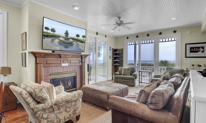 Ocean Point House | "debbie's dream" at 53 Ocean Point|Magnificent Oceanfront Views|Multiple Decks and Screen Porch|1.