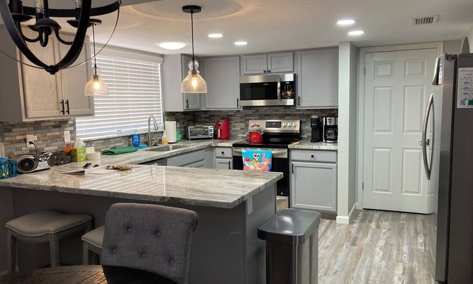 Fountain of the Sun House | December 2025 available-PET Friendly-Beautiful "home away from home" in 55+ FOS
