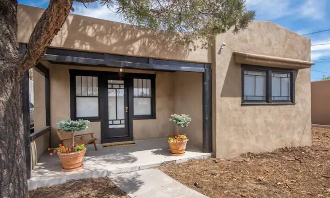 Huning Highland Historic District Cottage | Deco Chic Casita blocks from Trendy EDO