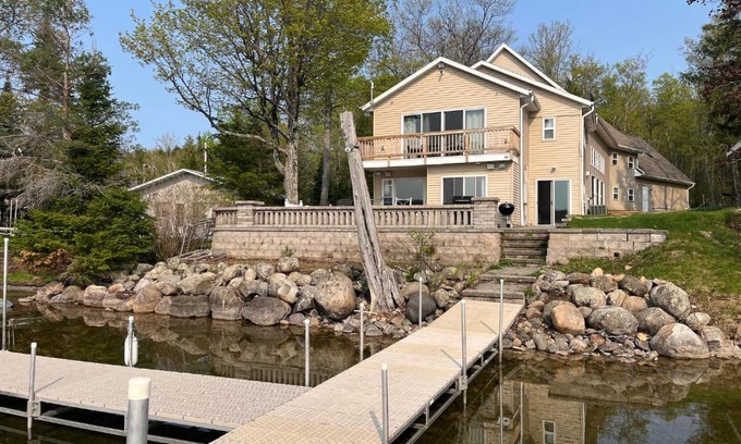 Stambaugh House | Deepwater Lodge Chicaugon Lake!