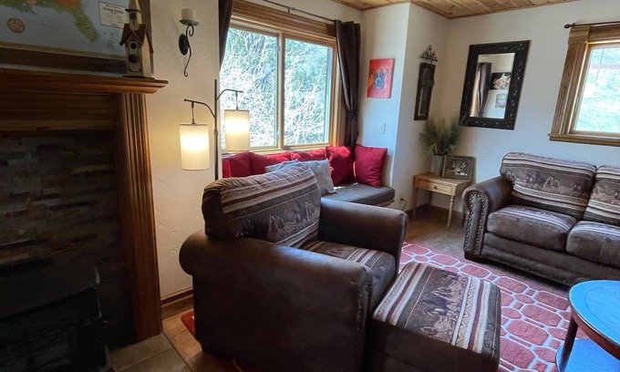 Cascade House | Deer Crossing-Kid Friendly, 7th NIGHT IS FREE! Quiet/secluded. 4 adult maximum.