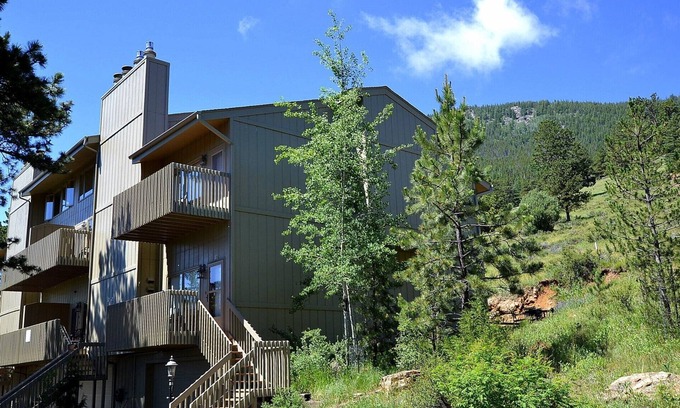 Fall River Estates House | Deer Mountain Retreat near RMNP! #3206