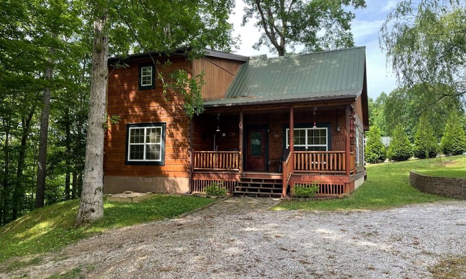 Byrdstown Cabin | Deer Run - A Peaceful cabin hideaway!