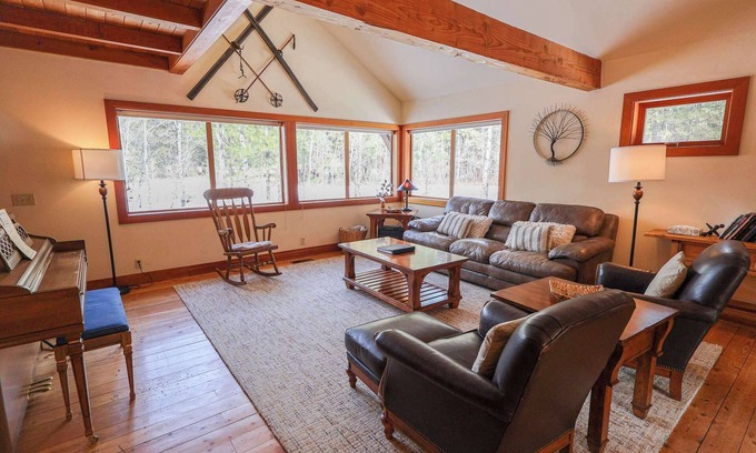 Mazama Cabin | Deer Run Chalet - Alpine Style Retreat in Mazama