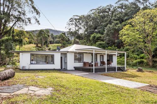 Kembla Grange House | Deer Valley Farm Stay Illawarra sleeps up to 9