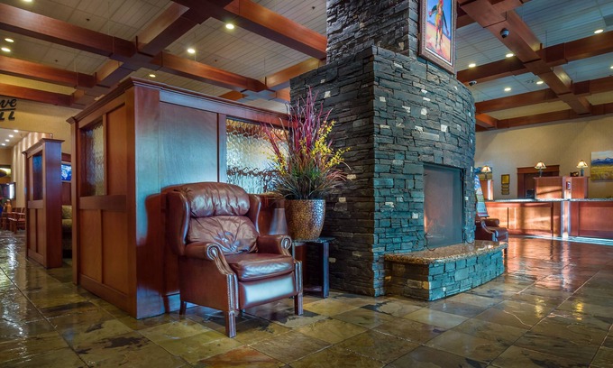 Southeast Calgary Hotel | Deerfoot Inn & Casino