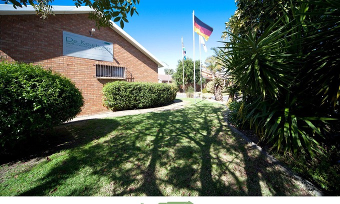 Trawal House | DeKeurboom Guesthouses. (Helen's Cottage)