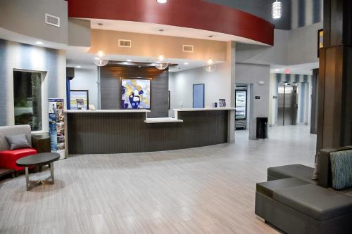 Shreveport Hotel | Del-Mar Airport Inn & Suites