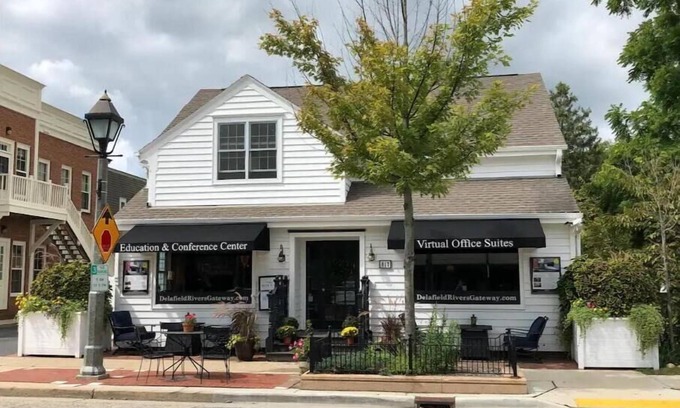 Delafield Apartment | DElafield Rivers Gateway Luxurious Condo