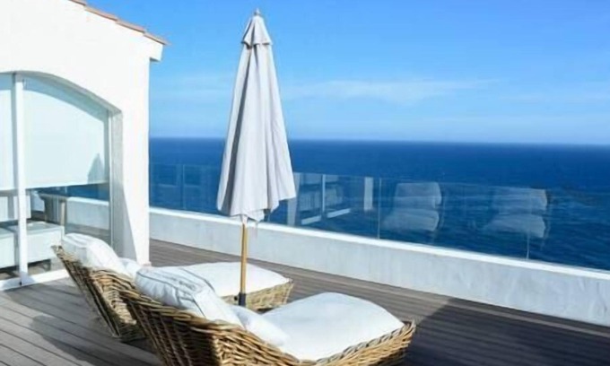 Los Geraeos Villa | Delfín luxury Villa Water Front & Jacuzzi
