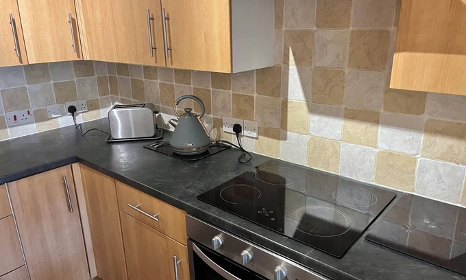 Cambridge Apartment | Delightful Ground floor flat with 2 large double bedrooms with family bathroom.