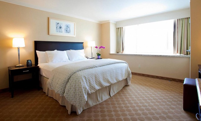 Downtown House | Delightful King Suite for Couples! Bar,Gym,Pool