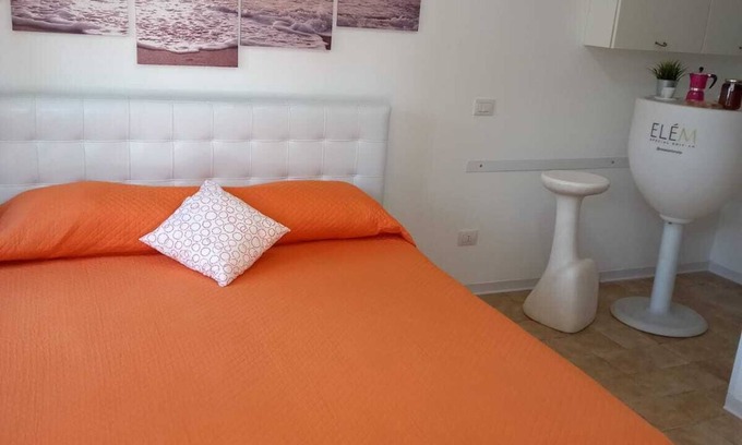 Uggiano la Chiesa Apartment | Delightful one-room apartment for two people max