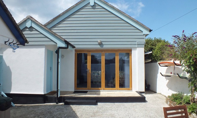 Widemouth Bay House | Delightful retreat, 3 mins walk to Widemouth Bay blue flag beaches & coast path