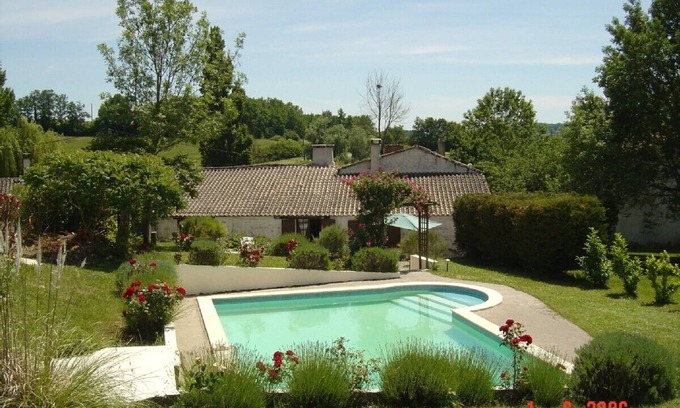 Thenac Cottage | Delightful, spacious cottage with private pool set in quiet hamlet