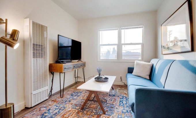 Sunnyvale Apartment | Delightful Sunnyvale 2BR w/Parking, nr Green Spaces, by Blueground
