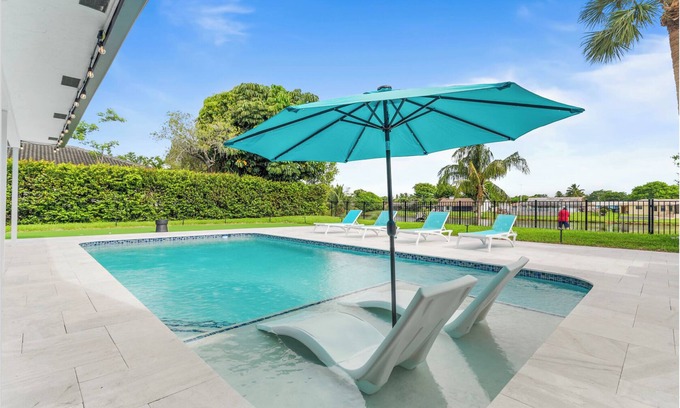 Delray Beach House | Delray Beach Pool/Spa/Putting Green. Minutes to Beach and Atlantic Ave.