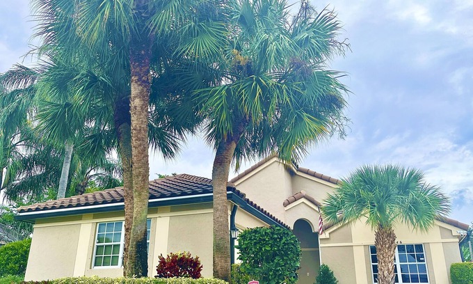 Jog Road House | Delray's Delightful Getaway- Family is everything!