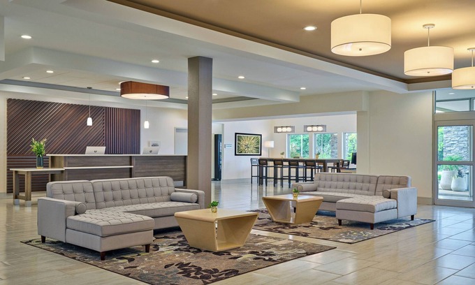 Willowbrook Hotel | Delta Hotels by Marriott Chicago Willowbrook