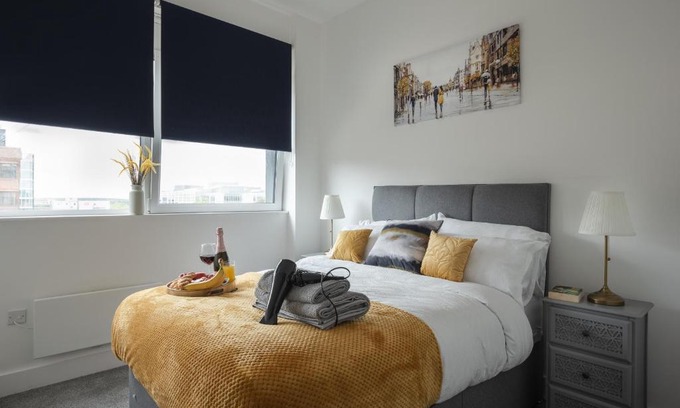 Central Milton Keynes Apartment | Deluxe 2 bed, 2 bathroom Milton Keynes apartment within walking distance to train station and City centre.
