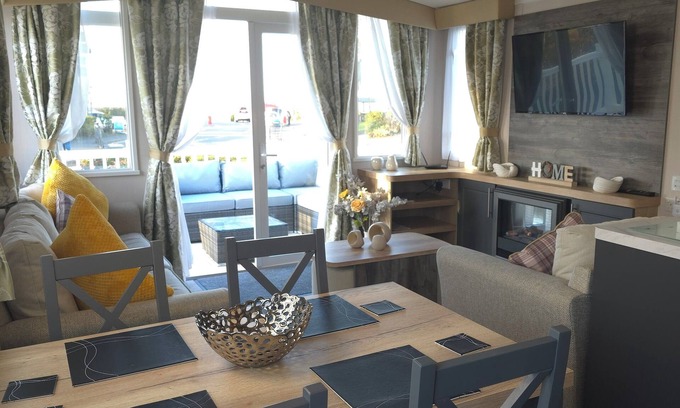 Prestonpans House | Deluxe 3 Bedroom Caravan
